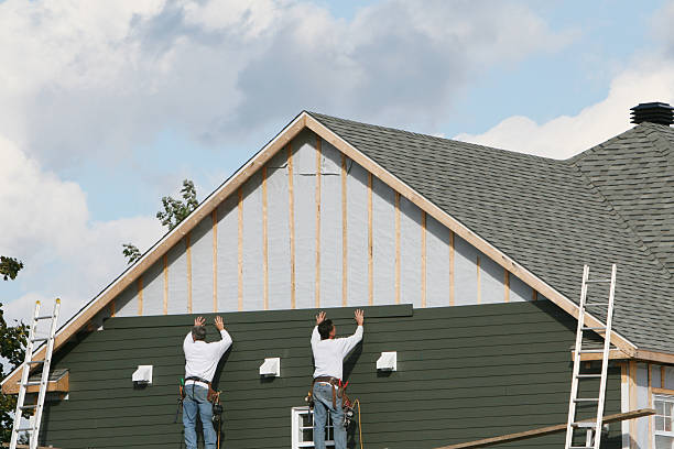 Professional Vinyl Siding technician working in Mount Sinai, NY